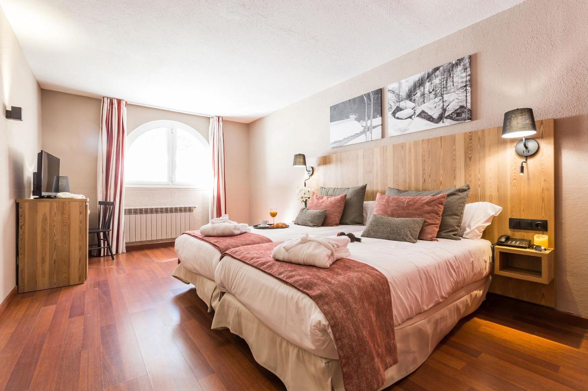 Hotel Grand Pas Pas De La Casa Luaran gambar