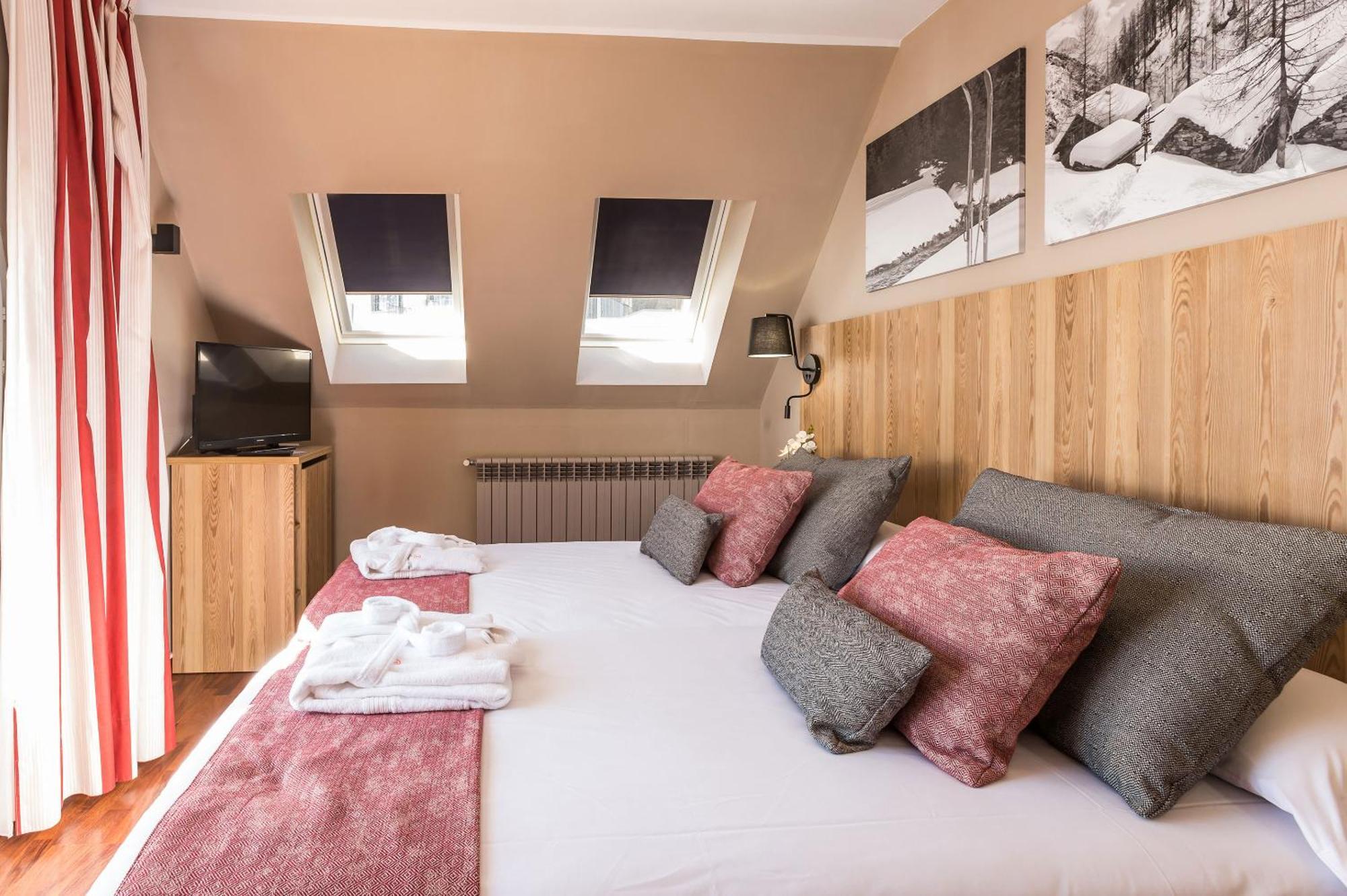 Hotel Grand Pas Pas De La Casa Luaran gambar